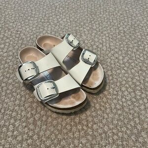 Birkenstock white Arizona big buckle silver size 6